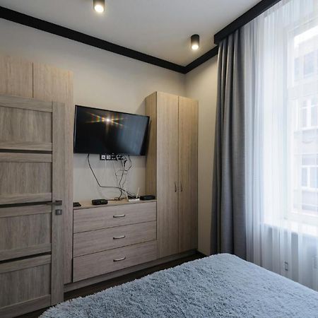 Стильна Квартира В Самому Центрі Lviv Luaran gambar